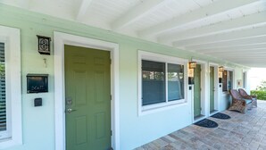 Exterior detail - The Hideaway at Lake Ridge #2 (Fort Lauderdale)
