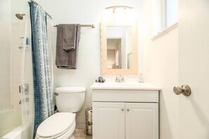 Hair dryer, towels - The Retreat #3 - Wilton Manors (Wilton Manors)
