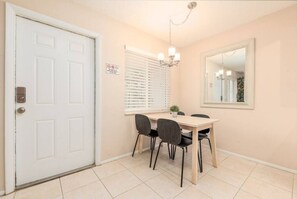 Dining - The Retreat #3 - Wilton Manors (Wilton Manors)