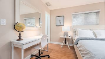 Bureau, fer et planche à repasser, Wi-Fi gratuit, draps fournis