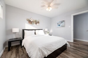 2 Schlafzimmer, Schreibtisch, Bügeleisen/Bügelbrett, kostenloses WLAN