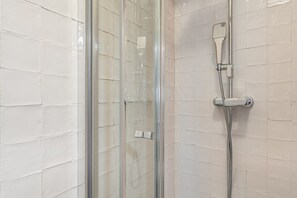 Shower, free toiletries, hair dryer, towels - GuestReady - Riber Porto Apts (Porto)