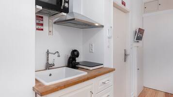 Fridge, microwave, coffee/tea maker, toaster