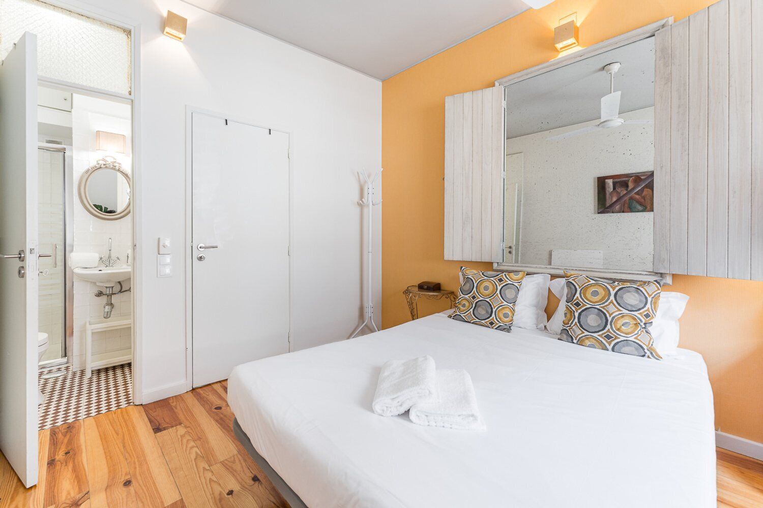 Bügeleisen/Bügelbrett, Internetzugang, Bettwäsche