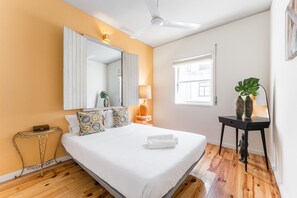 Iron/ironing board, Internet, bed sheets