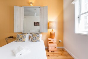 Iron/ironing board, Internet, bed sheets