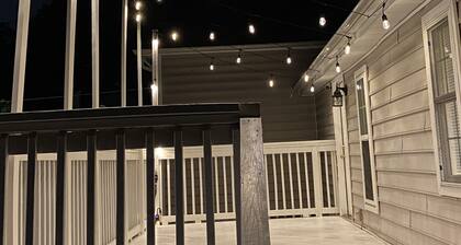 Modern 3-bedroom house, TV each room,big fence yard, Pet stay free, Lighted Deck