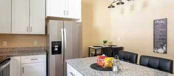 Modern 3-bedroom house, TV each room,big fence yard, Pet stay free, Lighted Deck