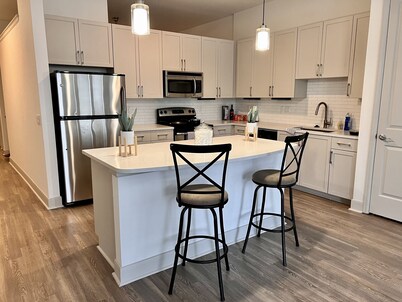 Houston Condo mins to Galleria + Shopping + City