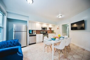Fridge, microwave, oven, stovetop - New-Group stay mins from DowntownConvention BeachFenway FreePrkg  (Boston)