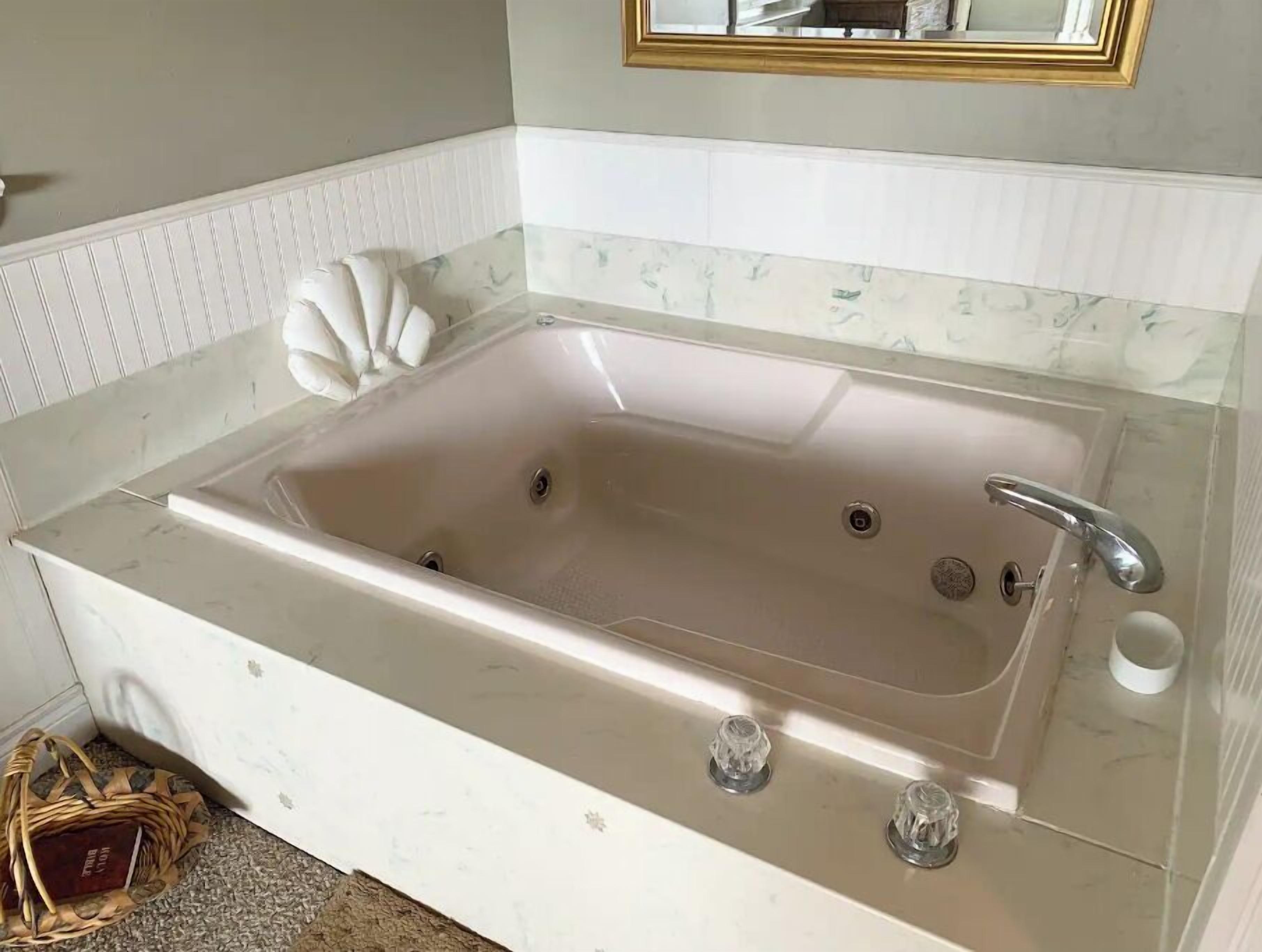 Shower, jetted tub, hair dryer, towels