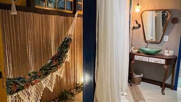 Quarto casal luxo, 1 cama de casal, sacada, vista para o jardim | Roupas de cama premium, individualmente decorados