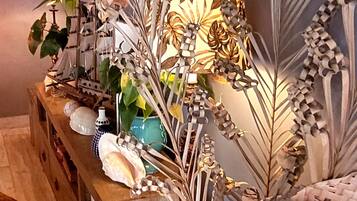 43-inch Smart TV with digital channels, TV, Netflix