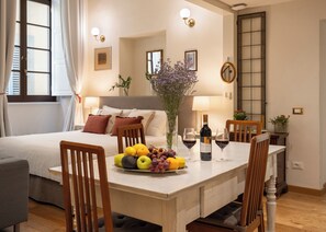2 bedrooms, in-room safe, desk, iron/ironing board - Mascagni Apartment - Palazzo D'Ambra Historical Residence (Firenze)
