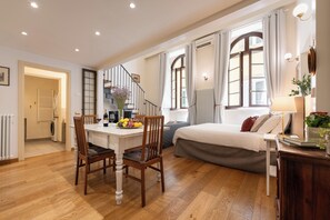 2 bedrooms, in-room safe, desk, iron/ironing board - Mascagni Apartment - Palazzo D'Ambra Historical Residence (Firenze)