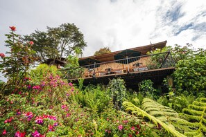 Fachada de la propiedad