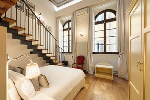 2 bedrooms, in-room safe, desk, iron/ironing board