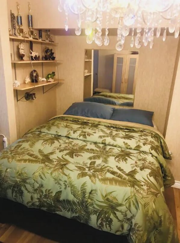 1 bedroom, desk, free WiFi, bed sheets