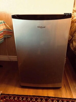 1 soverom, skrivebord, wi-fi (inkludert) og sengetøy