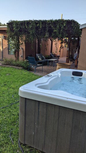 Outdoor spa tub - The Oasis: Guesthouse w/ Lush Shared Yard & Great Location! (Carlsbad)