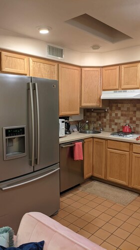 The Oasis: Guesthouse w/ Lush Shared Yard & Great Location!