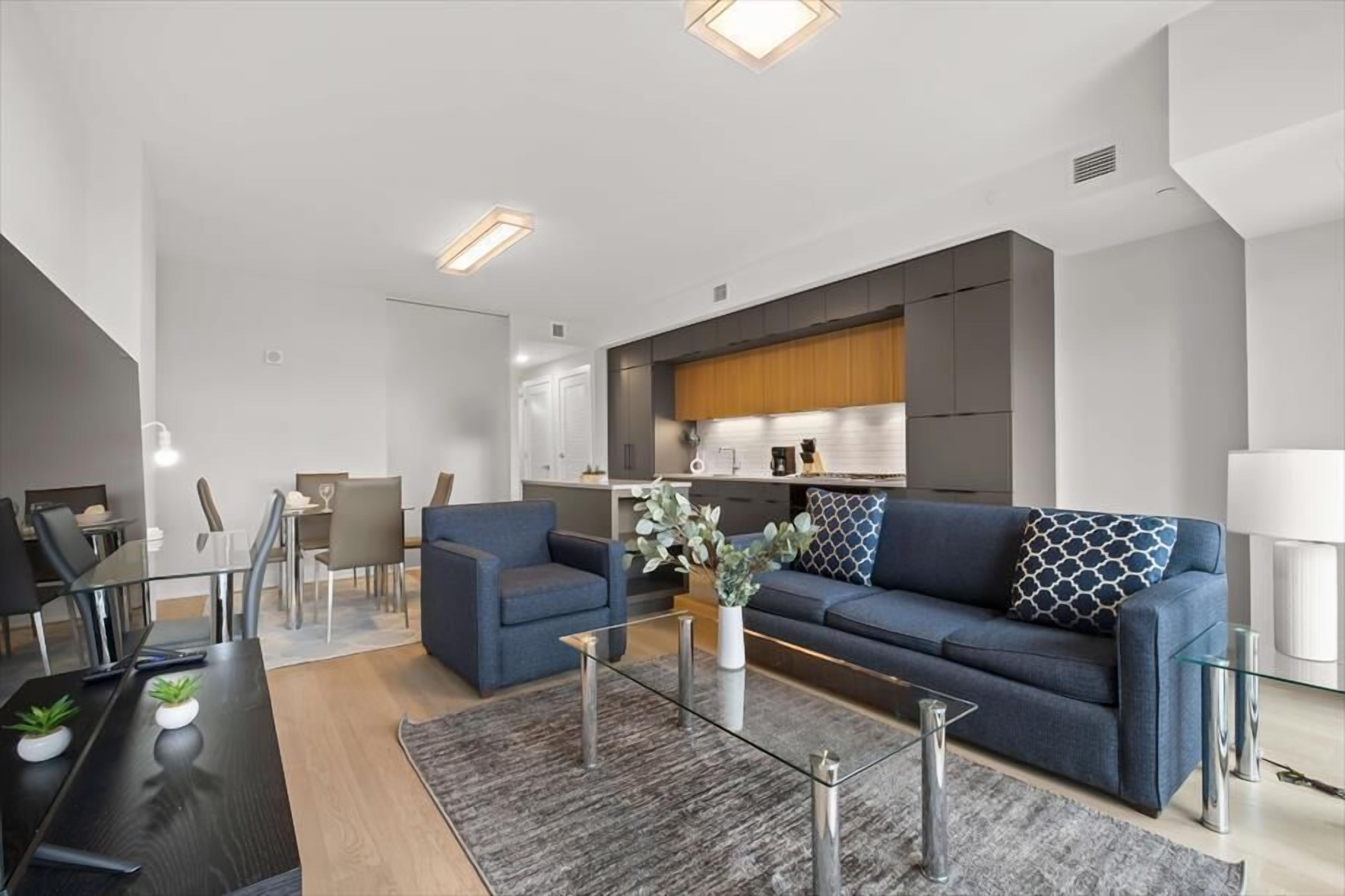 Sleek Kitchen w/ High End Appliances | Union Station & Union Market Close by