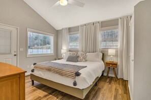 5 habitaciones, escritorio y tabla de planchar con plancha 