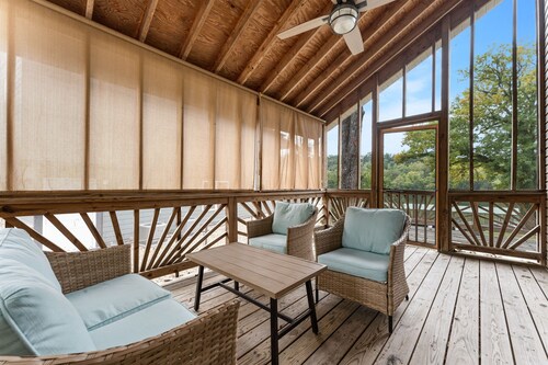 Lakehouse VIEWS near Downtown & the Landing w/ Hot Tub