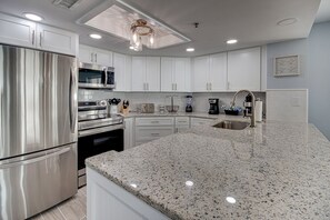 冰箱、微波炉、烤箱、炉灶