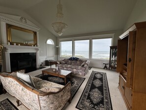 TV, books, offices, printers - Ocean Glory | 3 Bed, 3 Bath (Smith River)