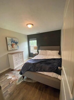 3 bedrooms, travel crib
