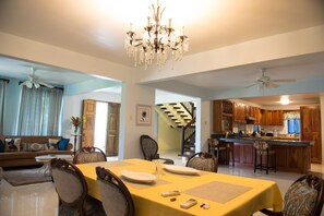 Tempat makan keluarga