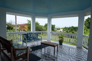 Terrace/patio - Blue Lotus Villa (Whitehouse)