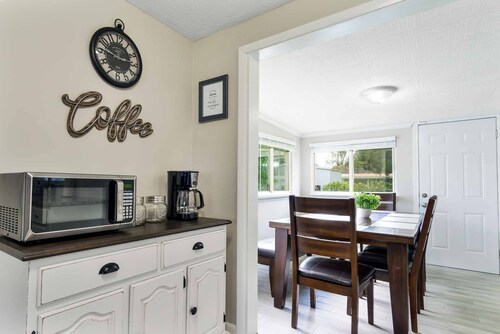 Cozy 4Bd 2.5Bth 35 min from beach & 28 min to Mayo
