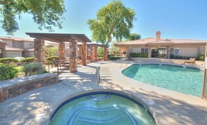 Piscine extérieure, piscine chauffée