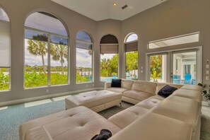 Interior - Highly Rated Stunning Luxurious 4Br Mansion on River with heated pool & Spa!! (Ormond Beach)