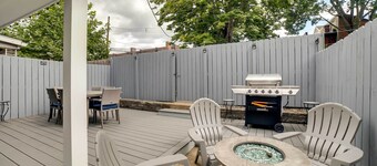 Walk to Walnut St: Pet-Friendly Pittsburgh Home!