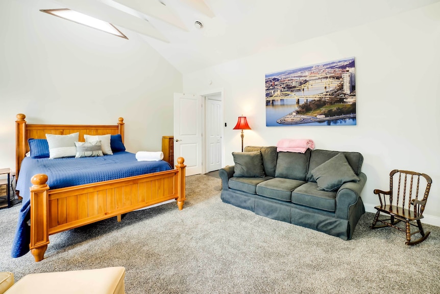 Walk To Walnut St: Pet-friendly Pittsburgh Home! - Homestead, PA