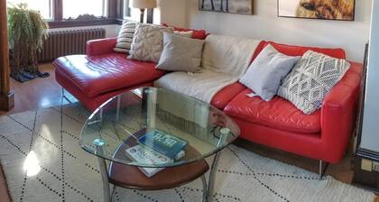 Two bedrms, living+dining, Kedgi Lodge nature themed suite