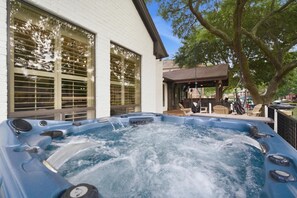 Bain à remous extérieur