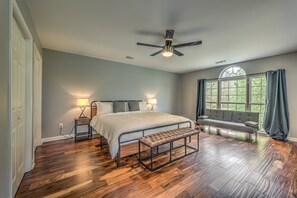 6 slaapkamers, bedden met traagschuimmatras, een strijkplank/strijkijzer