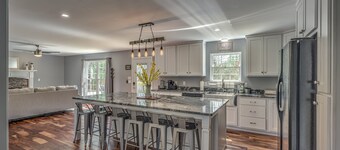 Modern 6BR Farmhouse Retreat w/Hot Tub & Fire Pit