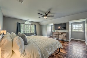 6 bedrooms, memory-foam beds, iron/ironing board, travel cot