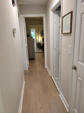 Interior - Charleston Charm~B is 4 miles to Downtown Charleston and Close To All Areas! (Charleston)