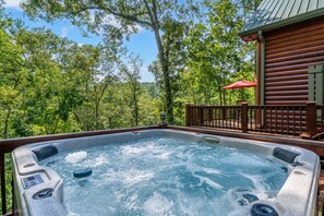 Outdoor spa tub - Riverfront - Hot Tub - Game Room - Sleeps 10 - Gated - Paved Roads (Ellijay)