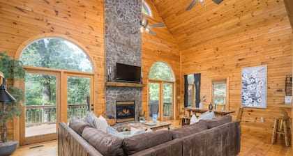 Riverfront - Hot Tub - Game Room - Sleeps 10 - Gated - Paved Roads