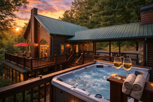 Riverfront - Hot Tub - Game Room - Sleeps 10 - Gated - Paved Roads