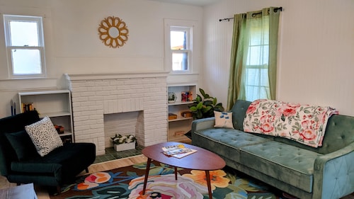 Charming 2 Bedroom Home Near Town, Simple and Sweet