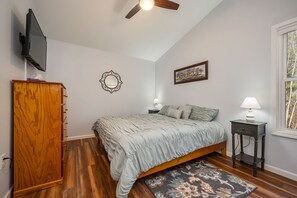 1 غرفة نوم ومكواة/لوح كي وواي فاي مجانًا وملاءات أسرّة