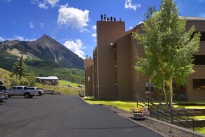 Property grounds - Condo walking distance to the base area and hot tub! (Mt. Crested Butte)